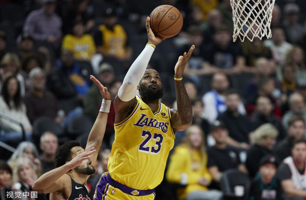 这三位扣篮 这三位扣篮